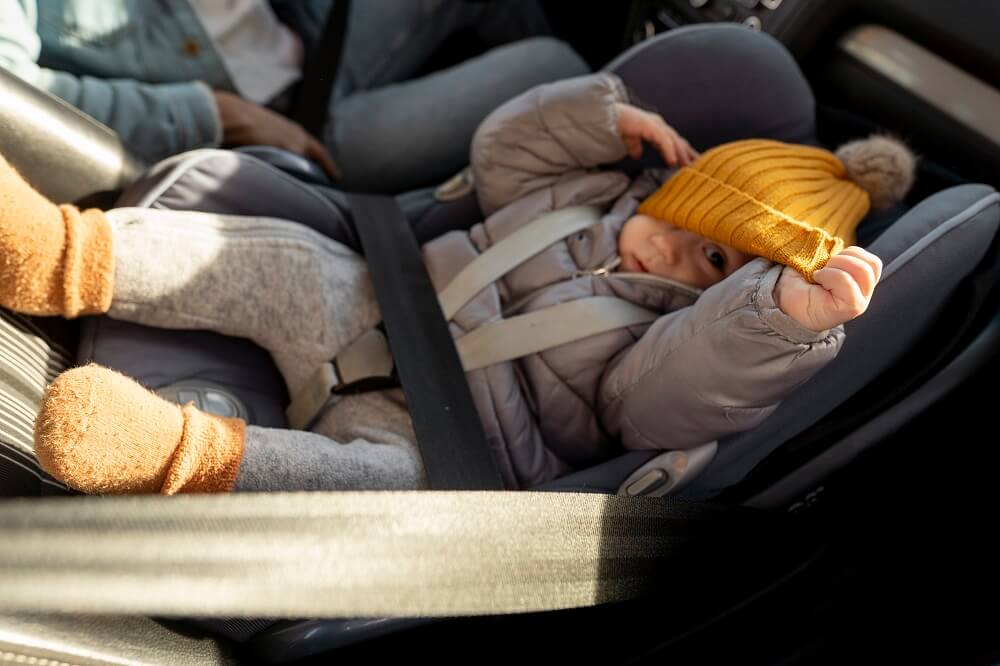 Cuándo pueden utilizar los niños alzador en el coche?