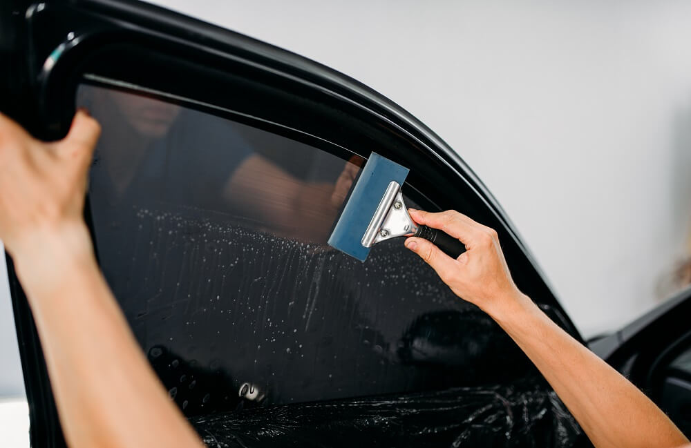 Pasas las ITV si tu coche lleva lunas tintadas con láminas adhesivas?