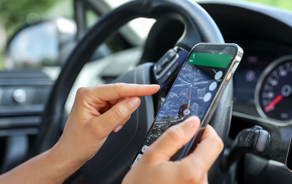 Este localizador GPS te da todos los datos (incluso mecánicos) de tu coche  en tu móvil